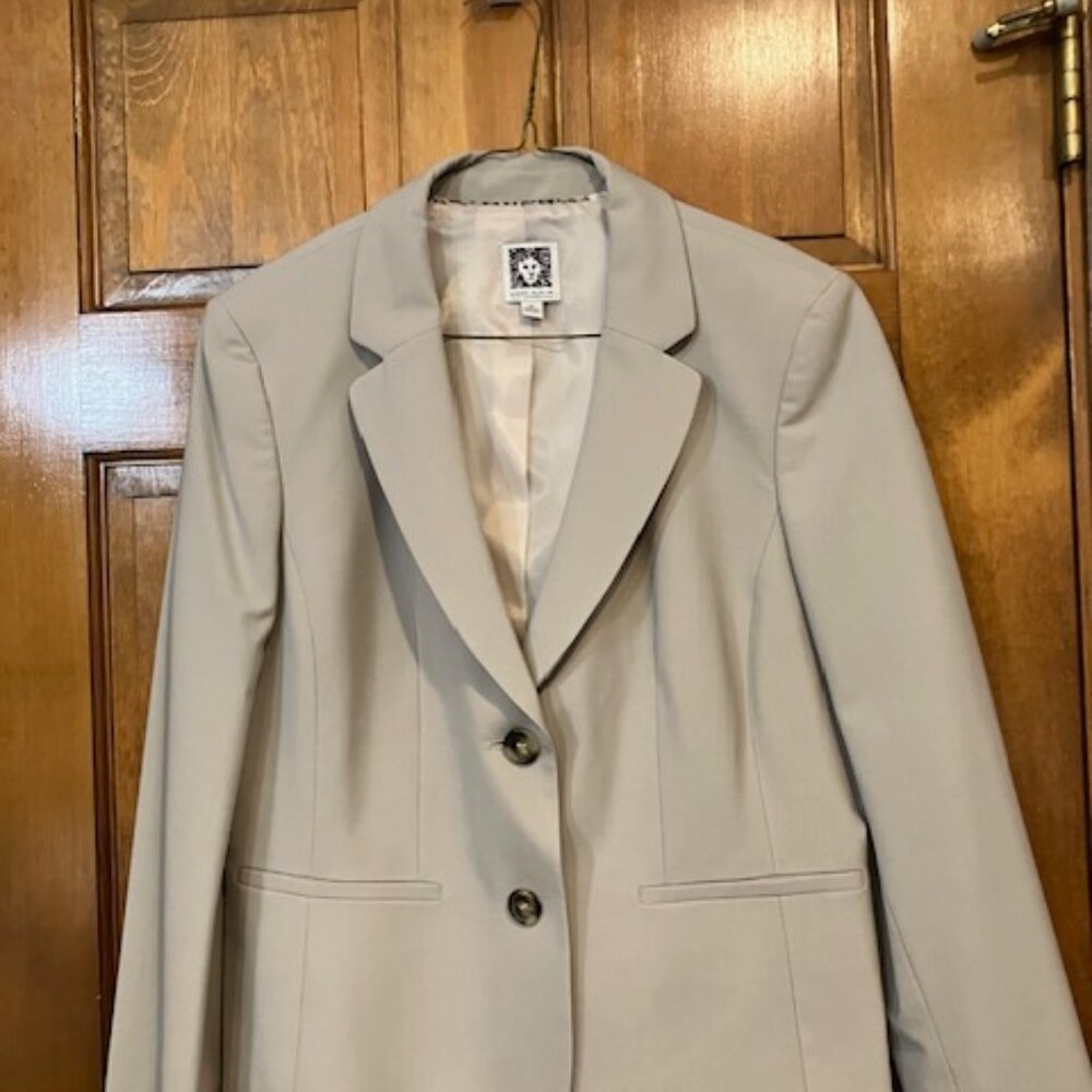 Anne Klein Soft Nude one button Blazer size 12P. Pre owned -like new